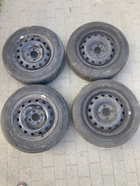 5.5Jx14 ET24 felni és 165/70R14 nyári gumi 4db