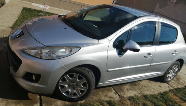 5 ajts 1.4 benzines Peugeot 207