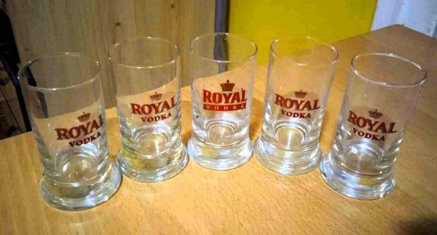 5 db. márkacímkés Royal Vodka röviditalos pohár