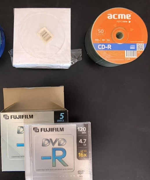 5 db dvd, 50 db cd, 50 db papír tok