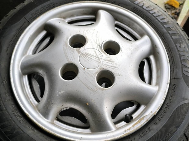 5 db felnis gumi + 4 db dsztrcsa