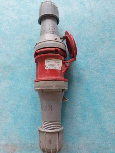 5 polusu, 400/250V, IP 67 csatlakozo, csapdedeles