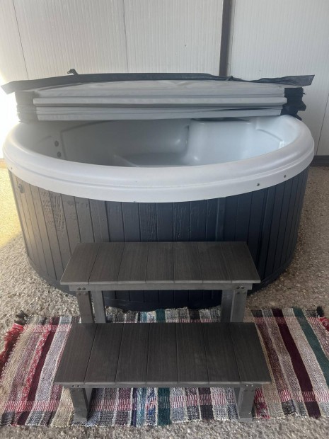 5 szemlyes jakuzzi 