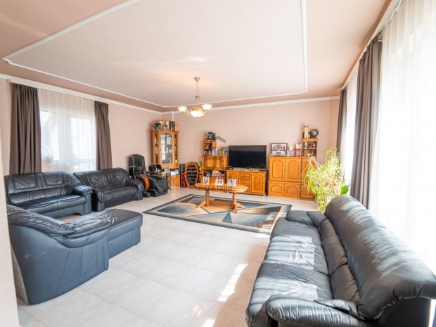 5 szoba, k�t szint, kertv�rosi nyugalom