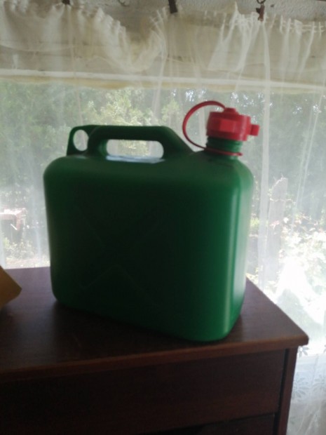 5l benzines kanna jó állapotú beontovel van benne