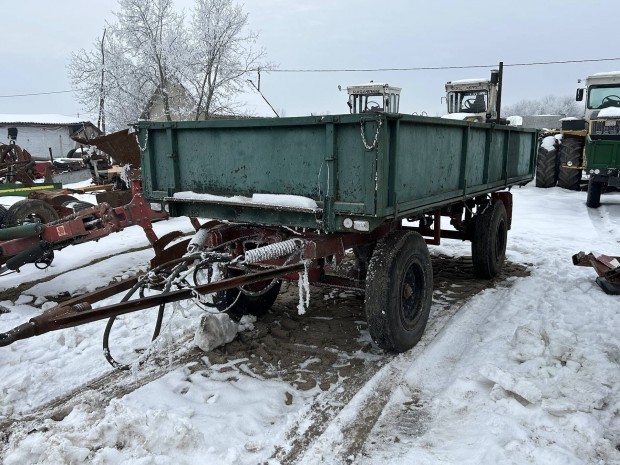 5t billen�s p�tkocsi Piros rendsz�mos