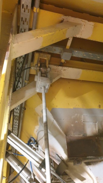 5t-s Mrlegcella elbontott betonzembl