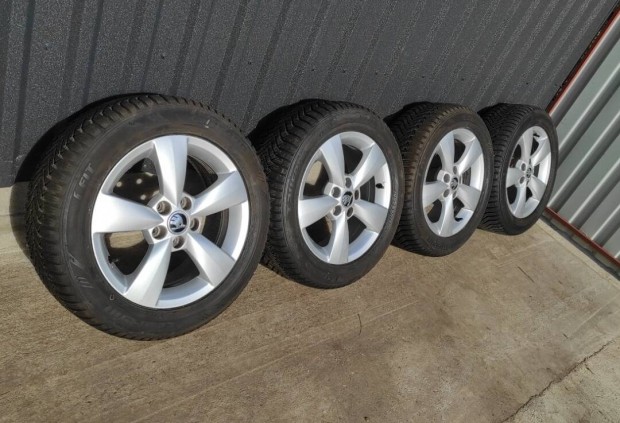 5x100 15 Skoda felni újszerű gumikkal