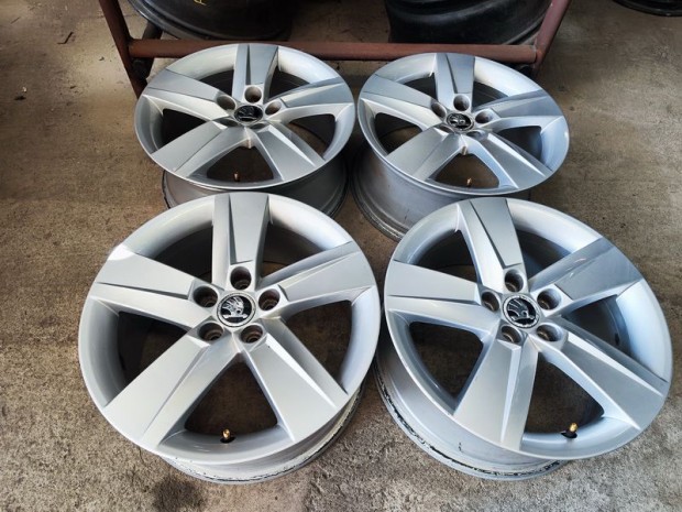 5x100 16" Gyri Skoda Fabia III Alufelni Felni 90Garage #1314