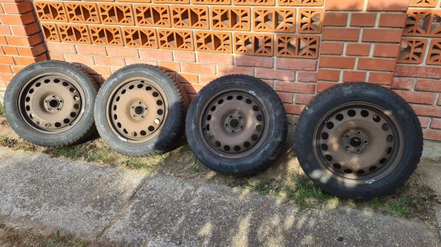 5x100 16" VW Lemezfelni + 205/55 R16 Négyévszakos gumi