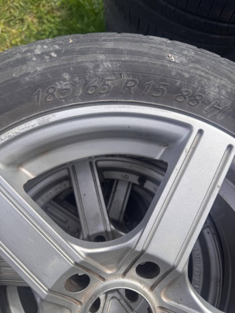 5x100 ET38 felni gumival!