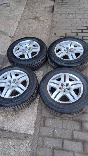 5x100-as 15"-ös VW alufelni garnitúra 195/65R15 gumikkal eladó