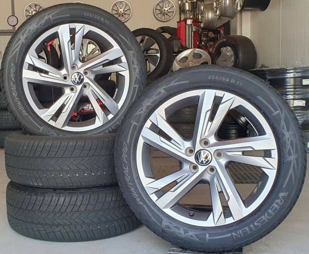 5x100 gyári Volkswagen Taigo és T-Cross alufelni 205/55 R17 téli gumik