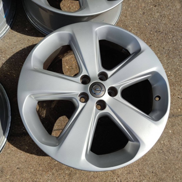 5x105 18 Gyári Opel alufelni 115000ft a 4db/19/