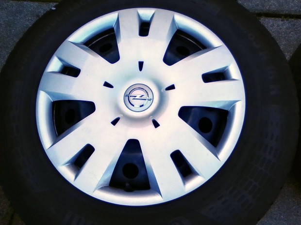 5x105 gyári Opel lemezfelni 215/65R16 Continental nyári gumival