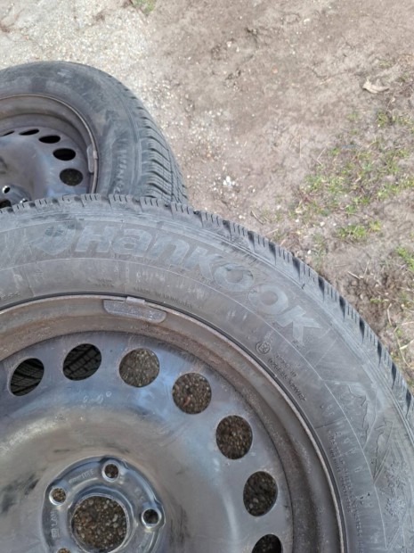 5x105 lemezfelnik Hankook �jszer� 215/60R17 t�li gumikkal