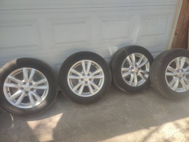 5x105 opel Chevrolet alufelni 205/60 R16 nyári gumi