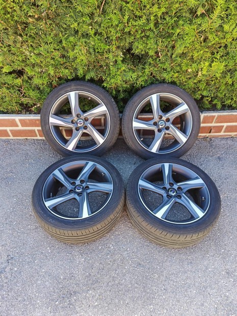 5x108 17 / 17" Gyri Volvo alufelni 225/45 R17 nyri gumi, szenzorok