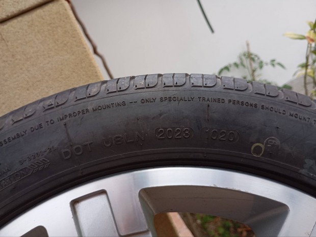 5x108 17 col gyári Ford alufelni 215/50 r17 gumikkal