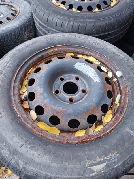 5x108 Renault 15ös felnik téligumikkal
