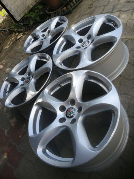 5x110 Alfa Romeo Stelvio, Giulietta, 159, Brera gyri 18" alufelni