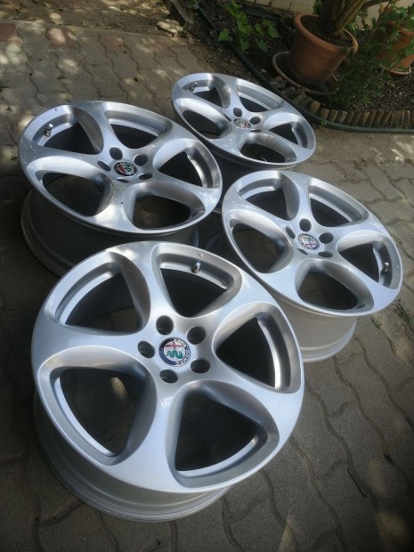 5x110 Alfa Romeo Stelvio, Giulietta, 159, Giulia gyári 18" alufelni