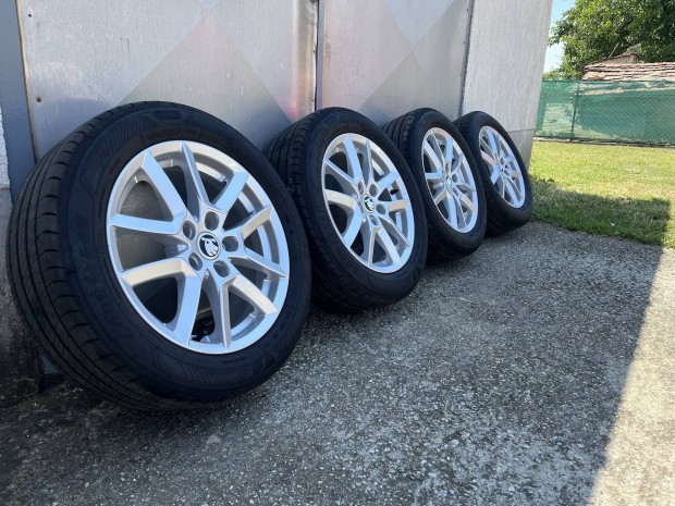 5x112 16" Dezent alufelni 205/55 r16 újszerű nyári gumival