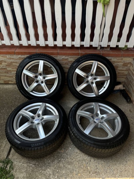 5x112 17 Alutec felniszett Pirelli gumikkal