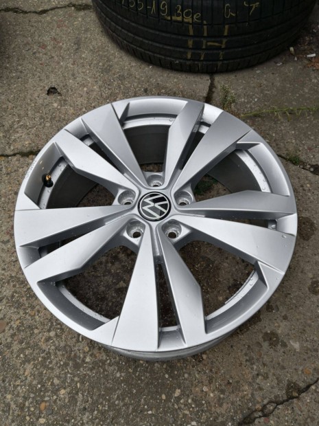 5x112 18 Új!! Gyári Volkswagen alufelni 180000ft a 4db /186/