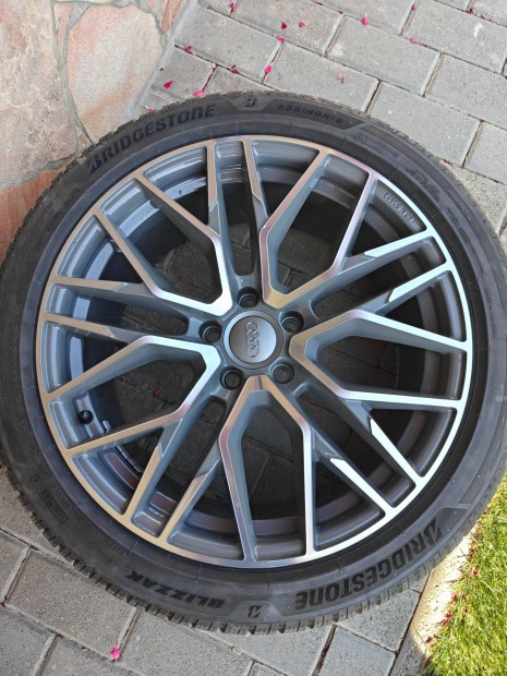 5x112 8,5x19 felnigarnitúra + 255/40 r19 téli gumi