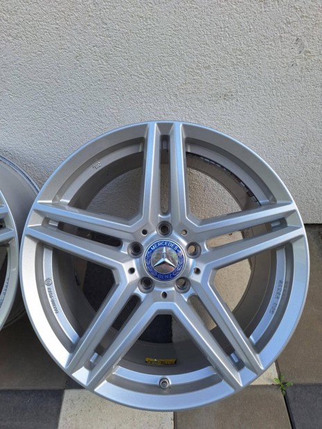 5x112 Mercedes specifikus Uniwheels k�tsz�les 18 col felni C E S CL