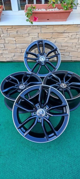 5x112 R18 j dobozos Skoda Superb/Octavia alufelni garnitra