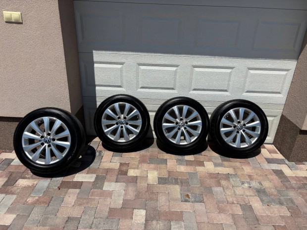 5x112, 16"-os gyári VW alufelni, nyári Hankook gumiabroncsokkal!