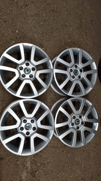 5x112 lyukosztású 17 colos Skoda szép állapotú használt Gyári alu feln