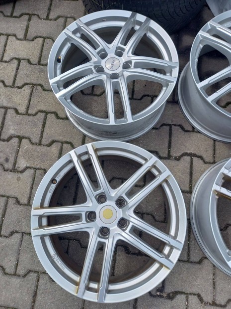 5x112 lyukosztású 8JJ 19" újszerű Dezent alufelni Exx