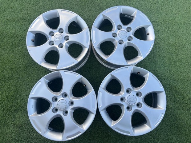 5x114.3 16" Kia gyári alufelni 6Jx16h2 ET51