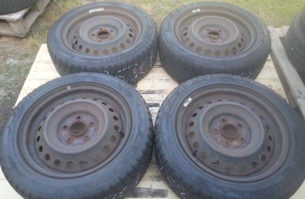 5x114,3 16" Toyota lemezfelni 205/55 Maxxis tli gumival