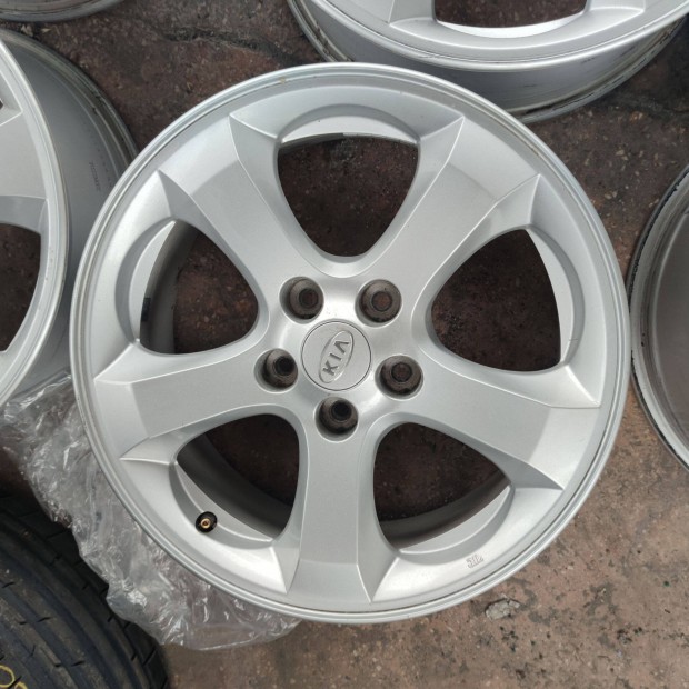 5x114,3 17 Gyári Kia alufelni 120000ft a 4db /111/