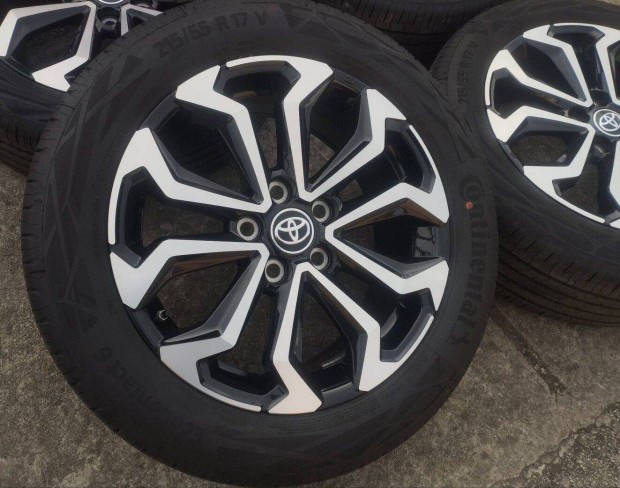 5x114,3 17 Toyota Yaris cross gyári - Continental 215/55 r17 " dot24
