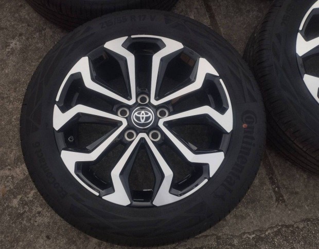 5x114,3 17 Toyota Yaris cross gyári - Continental 215/55 r17 " dot24