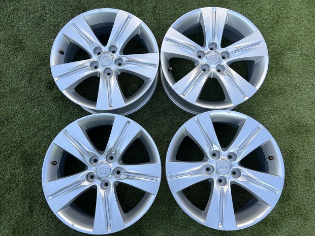 5x114.3 17" Kia gyári alufelni 6,5Jx17h2 ET35
