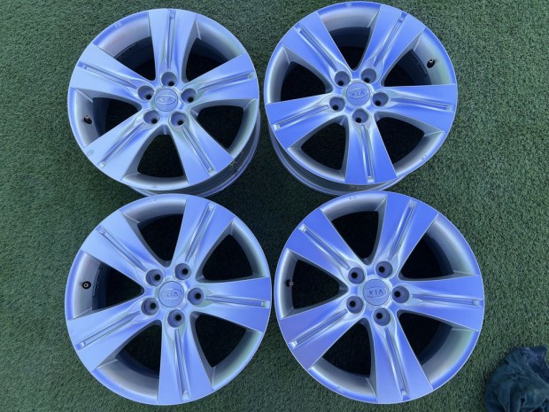 5x114.3 17" Kia gyári alufelni 6,5Jx17h2 ET35
