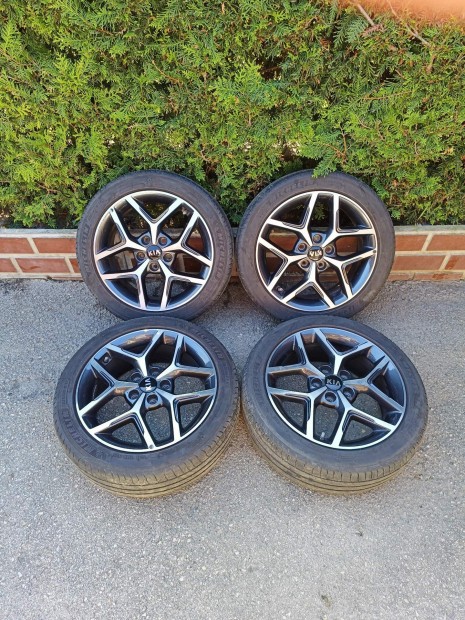 5x114,3 17 / 17" Gyári Kia / Hyundai alufelni 225/45 R17 nyári gumi
