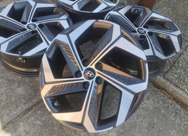 5x114,3 19 Hyundai gyári alufelni r19 " Tpms Tucson