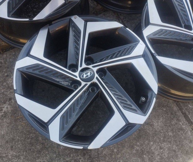5x114,3 19 Hyundai gyári alufelni r19 " Tpms Tucson