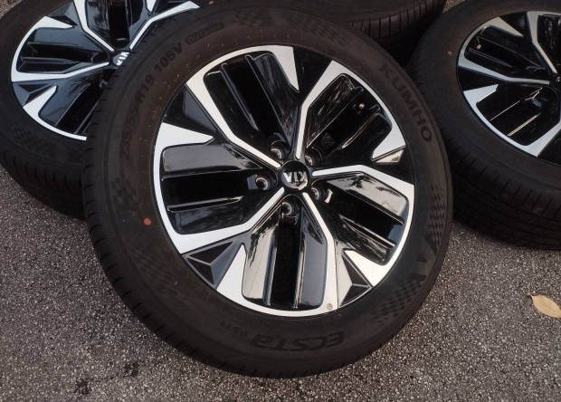 5x114,3 19 KIA Ev6 demo gyári felni - 235/55 r19 " Kumho nyári