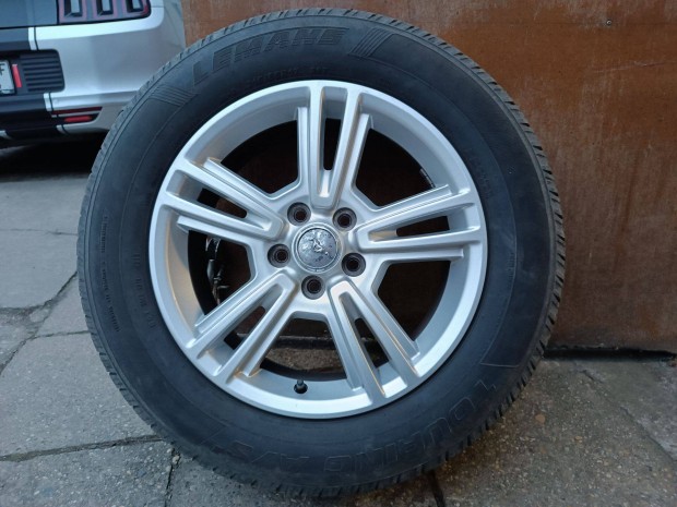 5x114,3 215/65 R17 négy évszakos kerék garnitúra