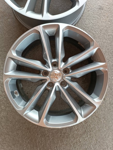 5x114,3 7,5x19" r19 et49,5 gyári Hyundai Kia bicolor alufelni