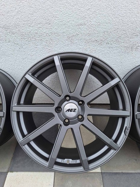 5x114.3 Aez Straight Dark 19 col felni Toyota Mazda Honda Hyundai