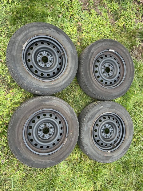 5x114.3 Lemezfelni 215/70 R16 téli gumi garnitúra + plusz Tpms szenzor